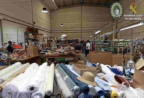 Desmantelan en Huelva un taller clandestino dedicado a la confección de zapatos
